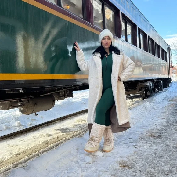 Cozy Cream Winter Boots - Picture 5 of 6